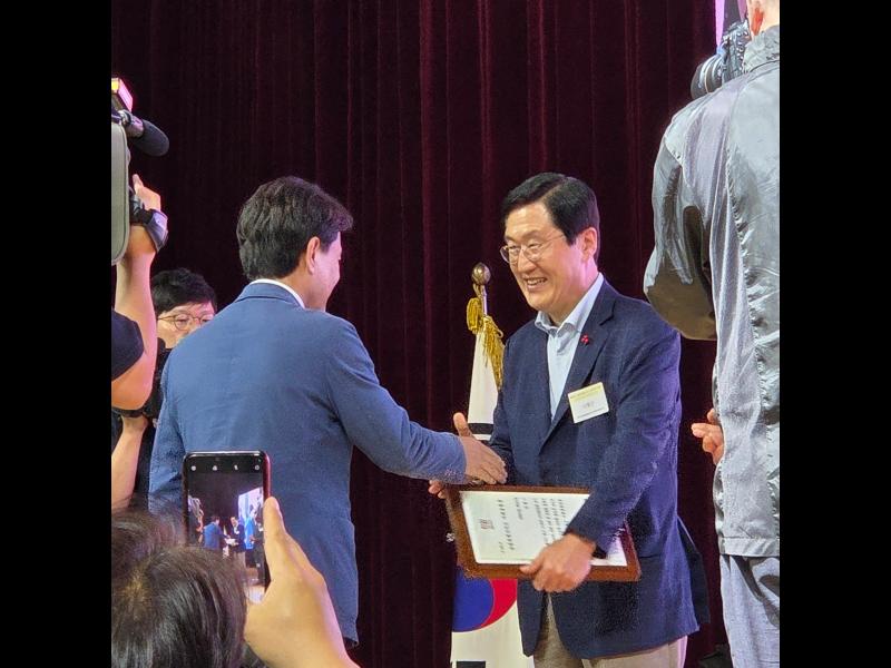 지형근 수석부회장, 강원특별자치도사회공헌장 수상