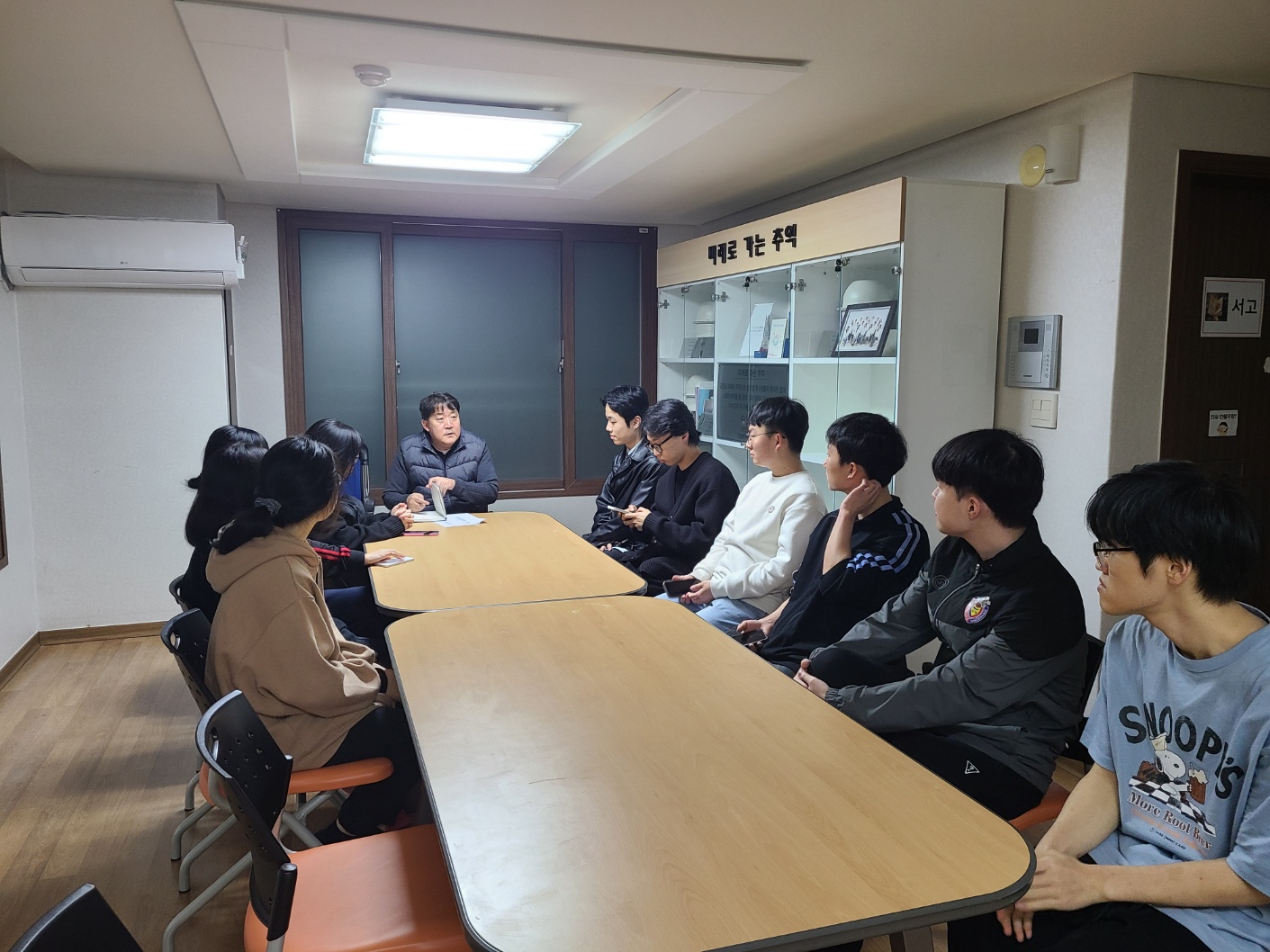 호실간담회 사진.jpg