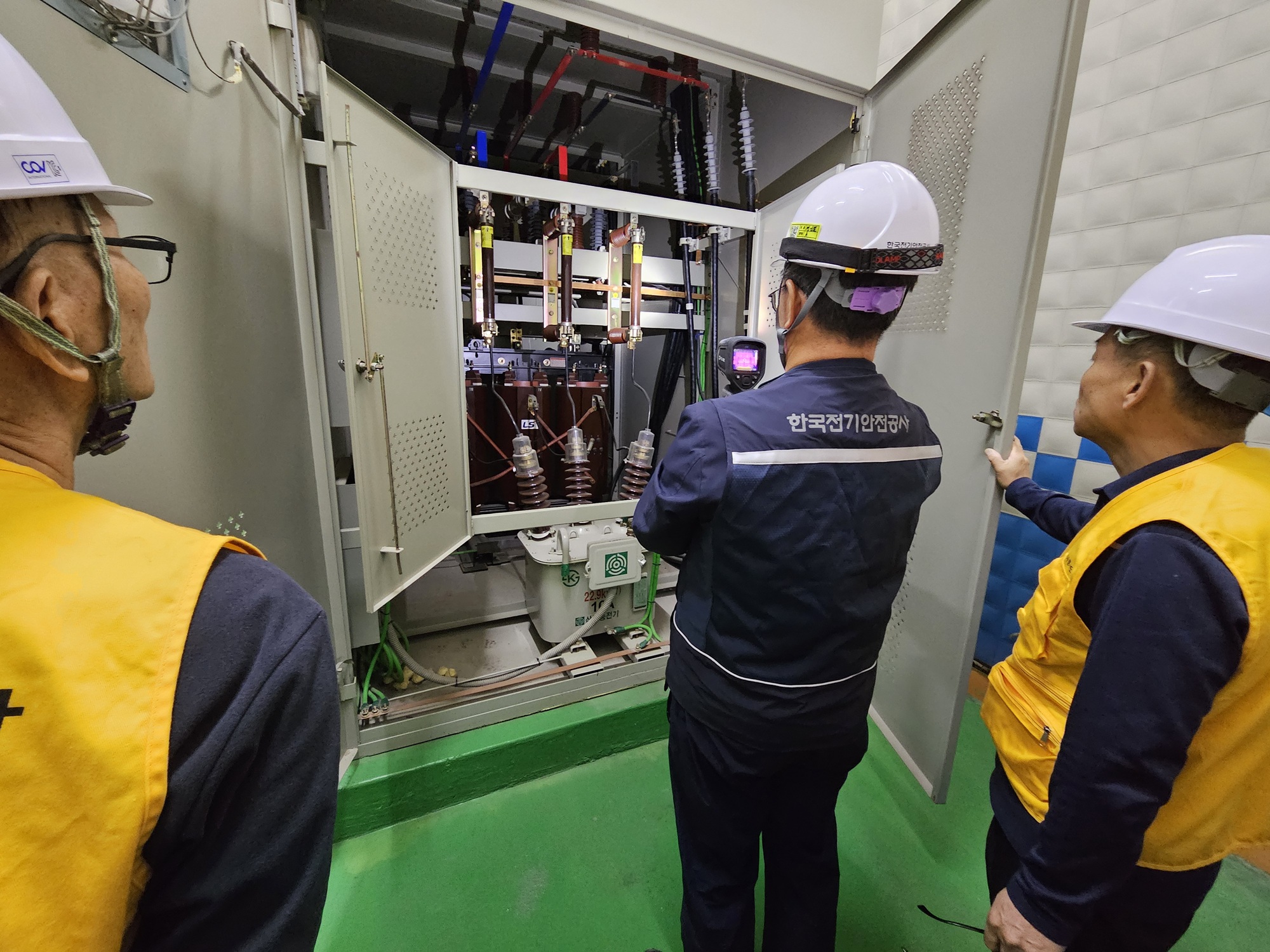 전기 발전실 점검.jpg
